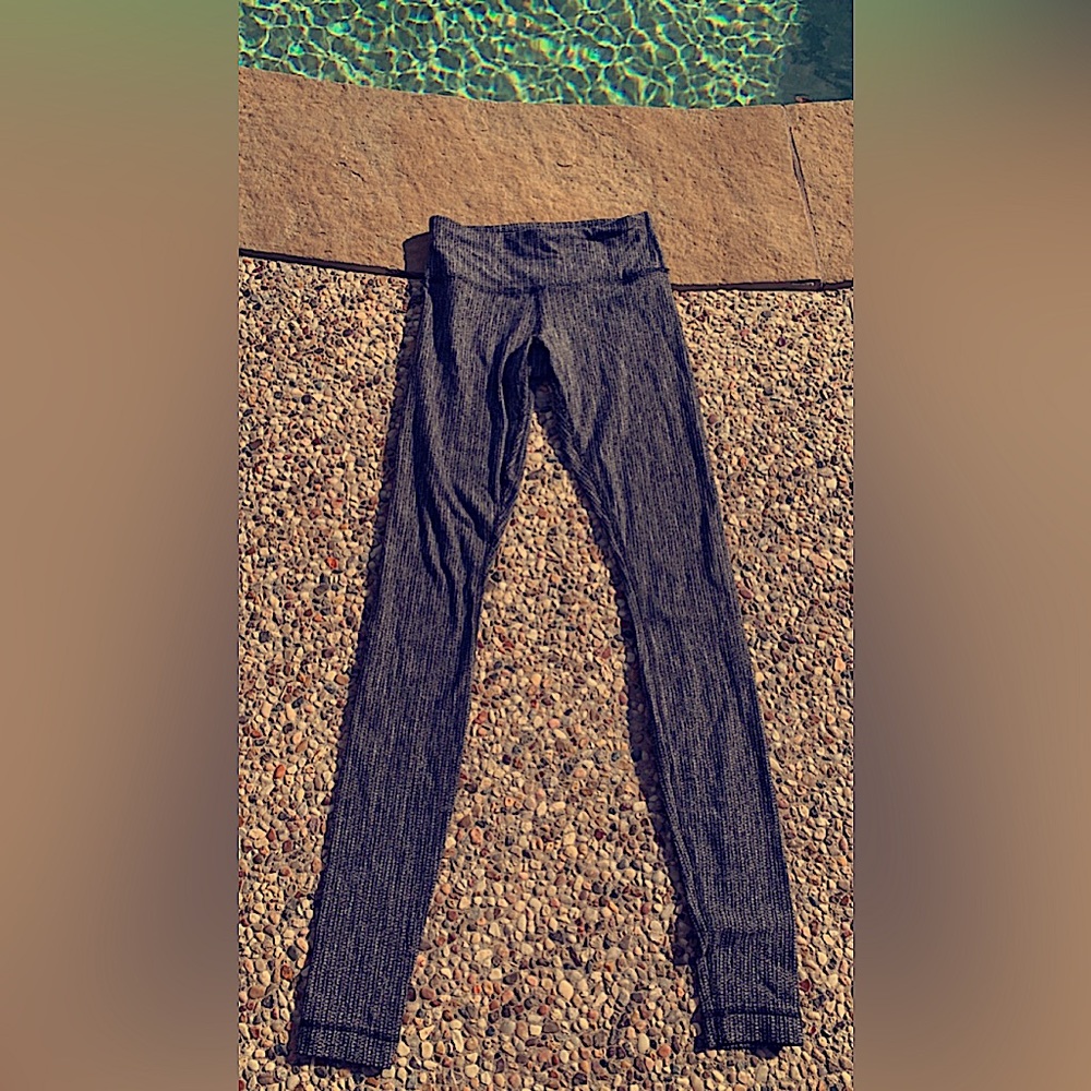 These are stretchy Lululemon leggings. The color is grey. The size is a small.